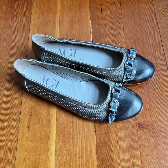 AGL Gold Perforated/Patent Cap Toe Ballet Flat - size 39.5 - Picture 2 of 7
